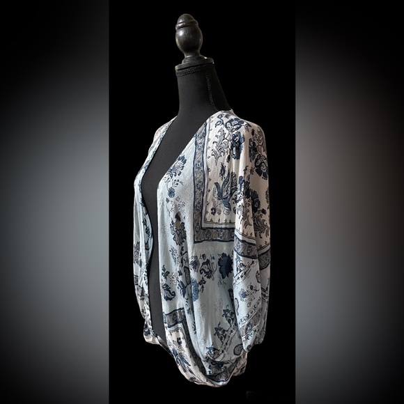 Kimchi Blue: 100% Rayon Blue Floral Mix Pattern Cardigan - Picture 7 of 17